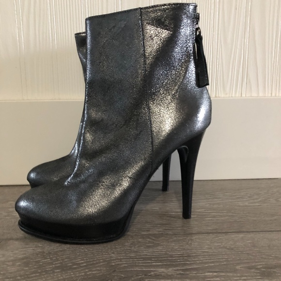 Italian Size 40 Sexy Bootie Never Worn - Picture 1 of 5